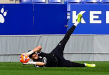 El Submarino contra dos muros